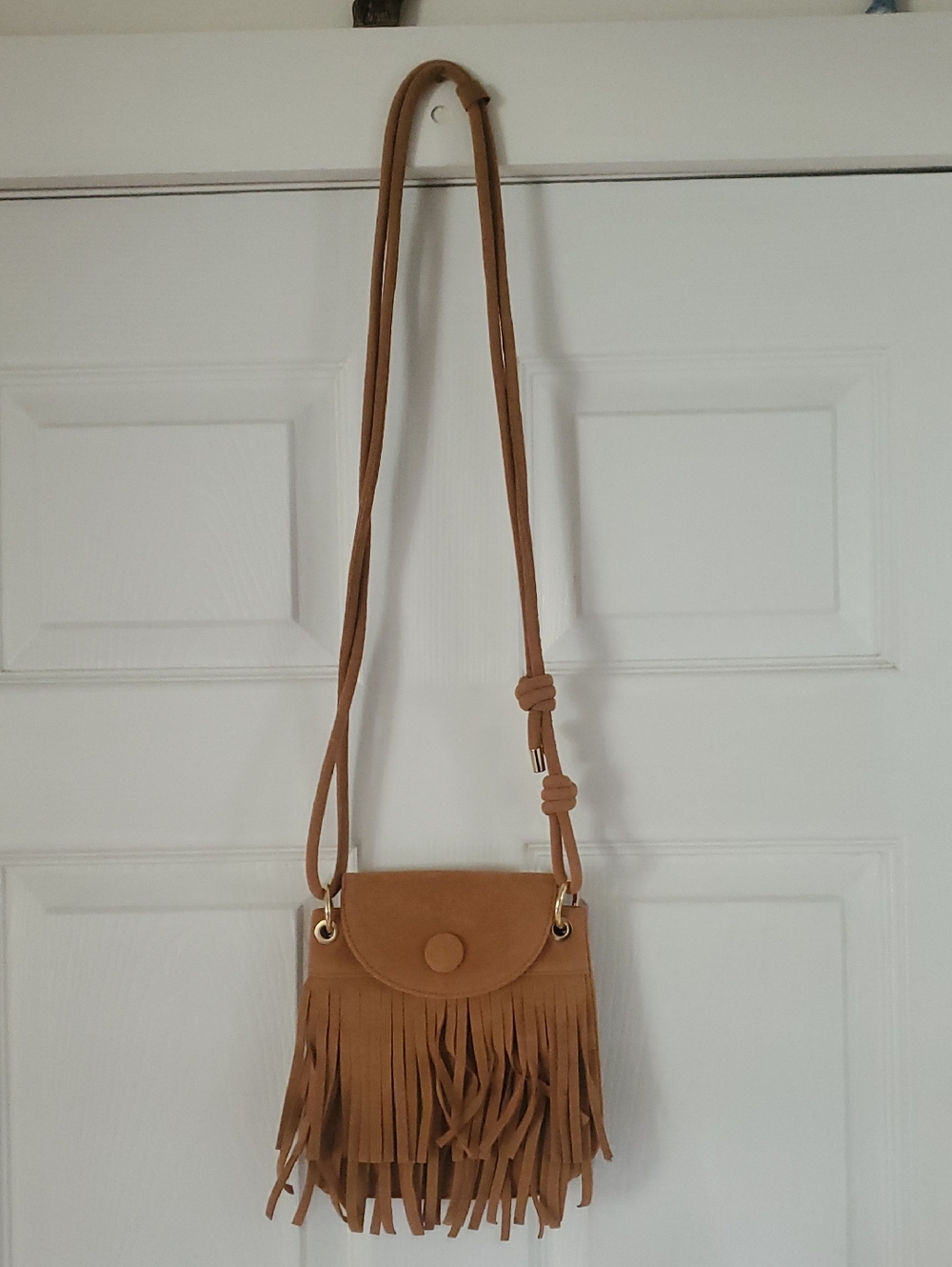 Women's Tan  Suede Fringe Crossbody Bag -nice